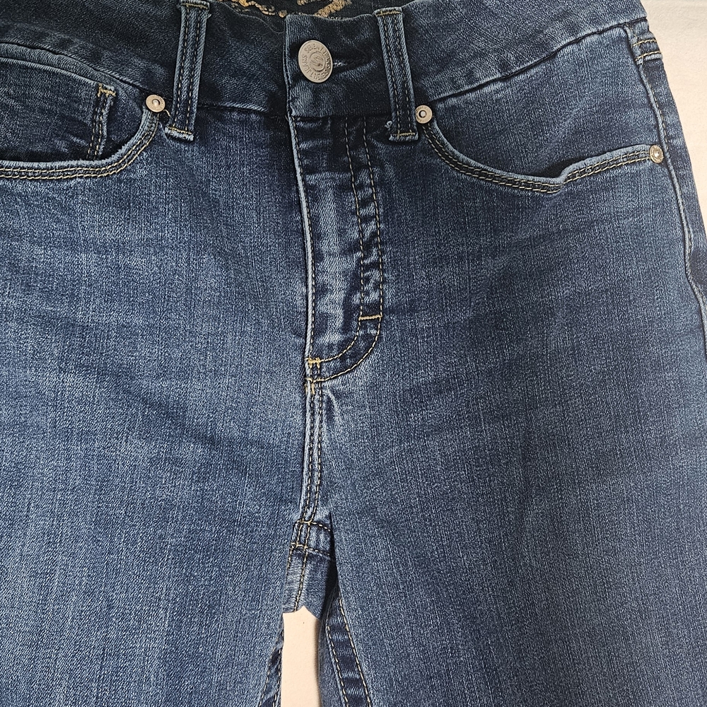 SEVEN 7 Stylish Blue Denim Jeans for Women And Girls. Size 6. Length 28.